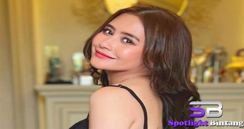 Masih Jombol , Prilly Latuconsina Mau Dijodohkan Sama Keluarga
