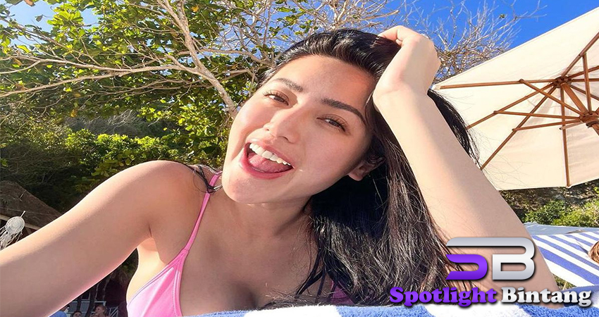 Jessica Iskandar, Mencuri Perhatian Balutan Bikini Two-Piece
