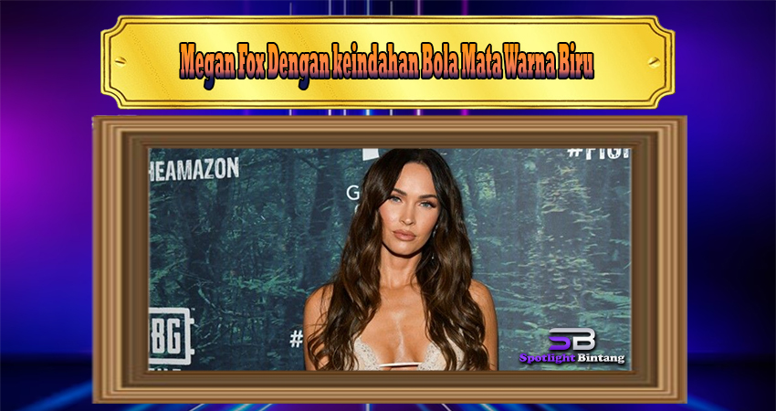 Megan Fox Dengan keindahan Bola Mata Warna Biru